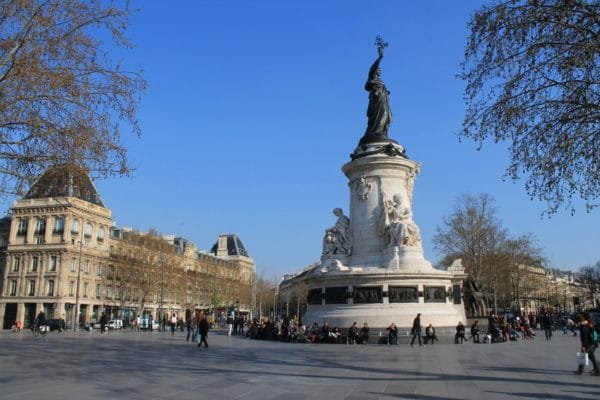 La République illustre la diversité des quartiers parisiens, idéals pour l’investissement locatif.