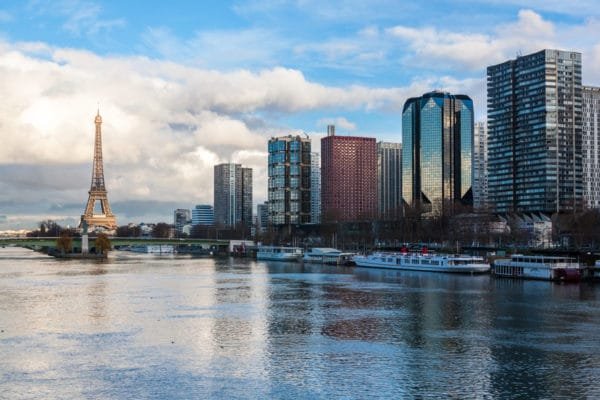 Le quartier de Beaugrenelle à Paris, situé dans le 15ᵉ arrondissement, au bord de la Seine