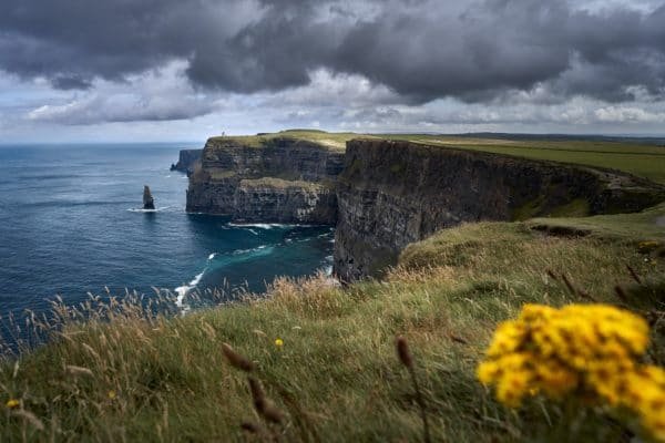 Les falaises de Moher (Cliffs of Moher), situées sur la côte ouest de l’Irlande, dans le comté de Clare