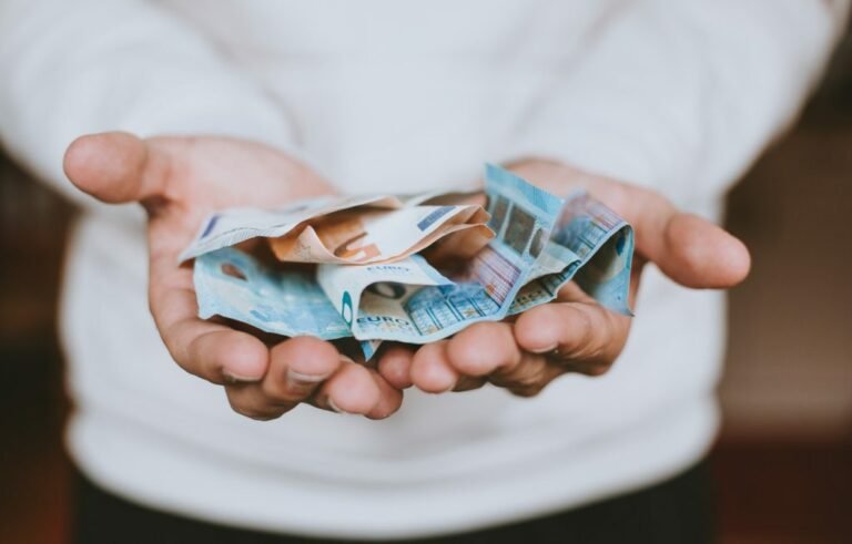 Revenus locatifs en euros : optimiser la gestion de vos loyers et réduire votre fiscalité grâce à un investissement immobilier rentable.