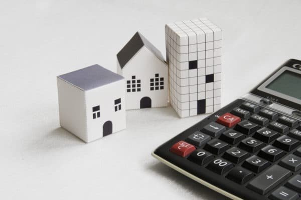 Calcul de rentabilité locative avec calculatrice et modèles de logements