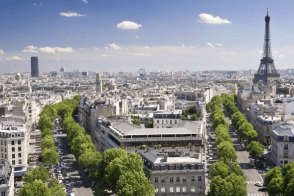 Investissement locatif à Paris : vue sur la Tour Eiffel et quartiers attractifs pour louer