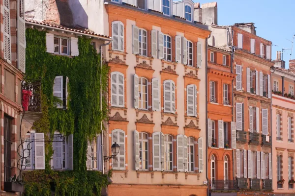 façade-de-toulouse Choisissez Toulouse si vous cherchez ou acheter en France investissement locatif.