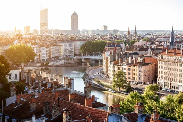 vue-sur-la-ville-de-lyon Lyon est un choix avantageux si vous cherchez ou acheter en France investissement locatif.